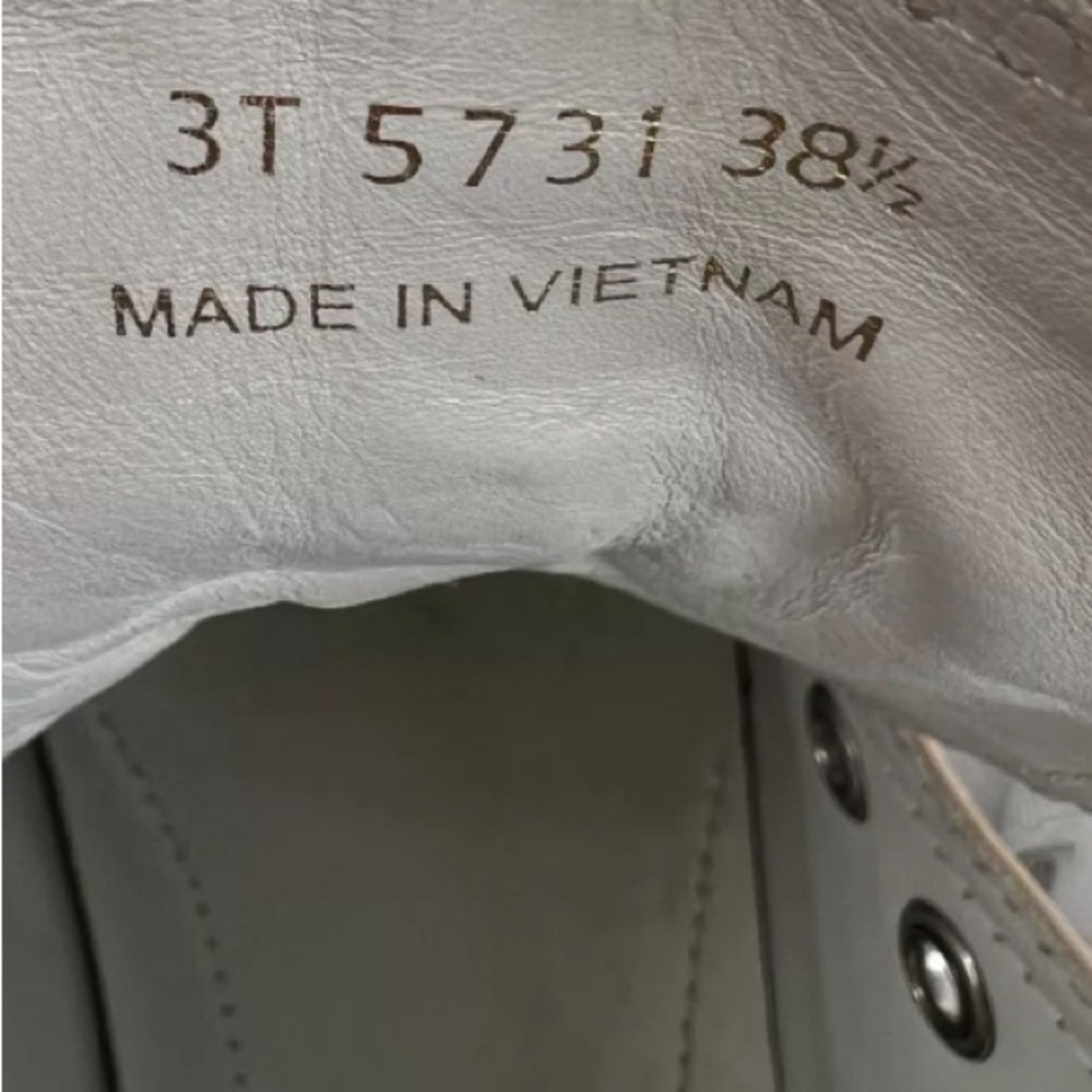 Vintage Prada sneakers! - Picture 7 of 10